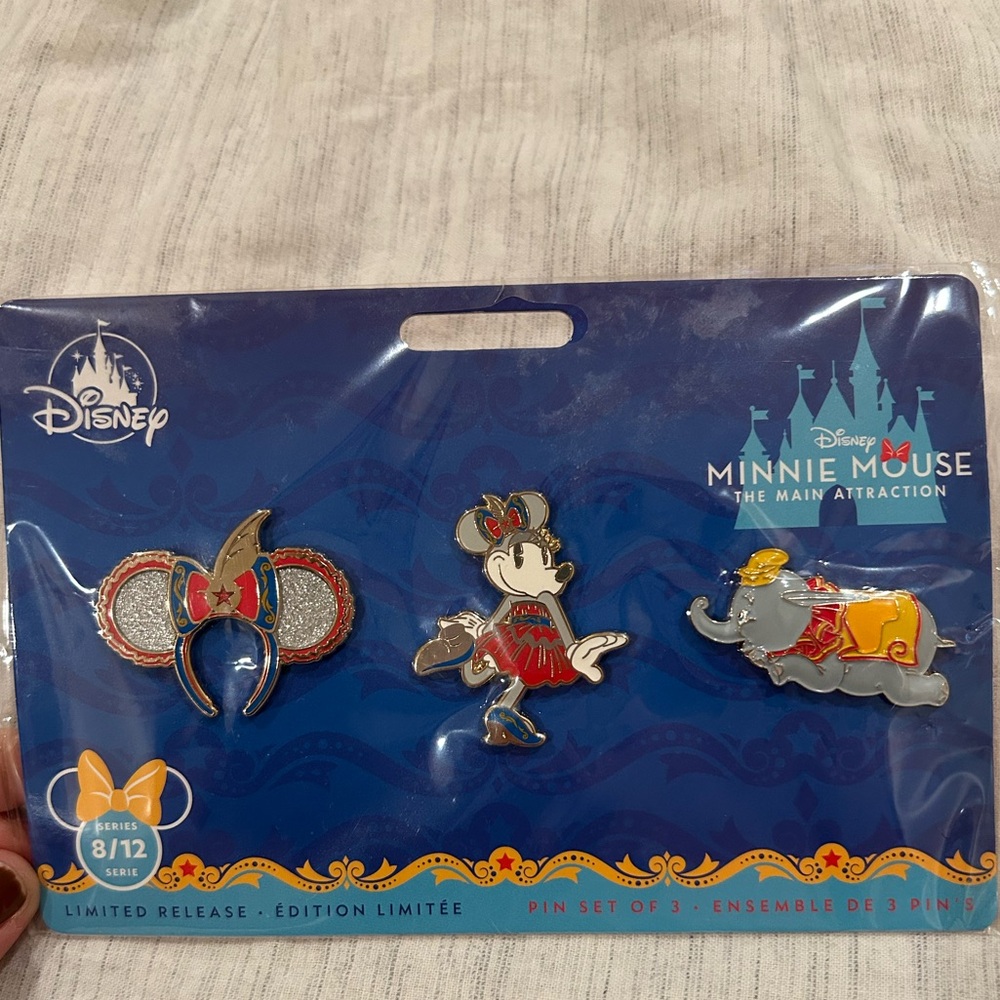 Disney Minnie Mouse: The Main Attraction Dumbo Pin Set